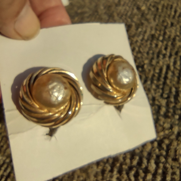 Marvilla clip on earrings vintage - Picture 4 of 9